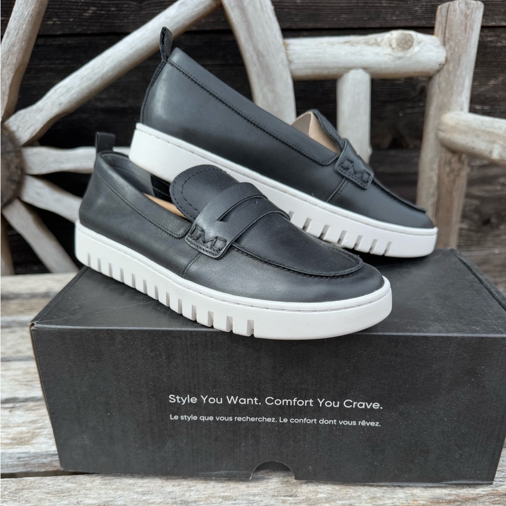 Vionic Uptown Leather Loafers | Size 6.5 W | Black Platform Slip-On | NEW